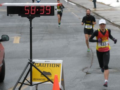 Stephanie Reilly (TEAM RUN) won the 39th Annual Jones Group Realtors 10 Mile Road Race in Amherst, MA.